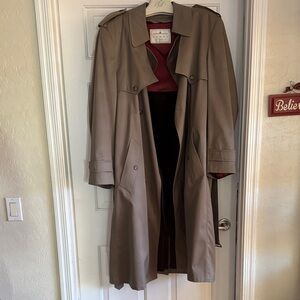 VTG Towne by London Fog Trench Coat w/zipper out lining.. 44L Like New